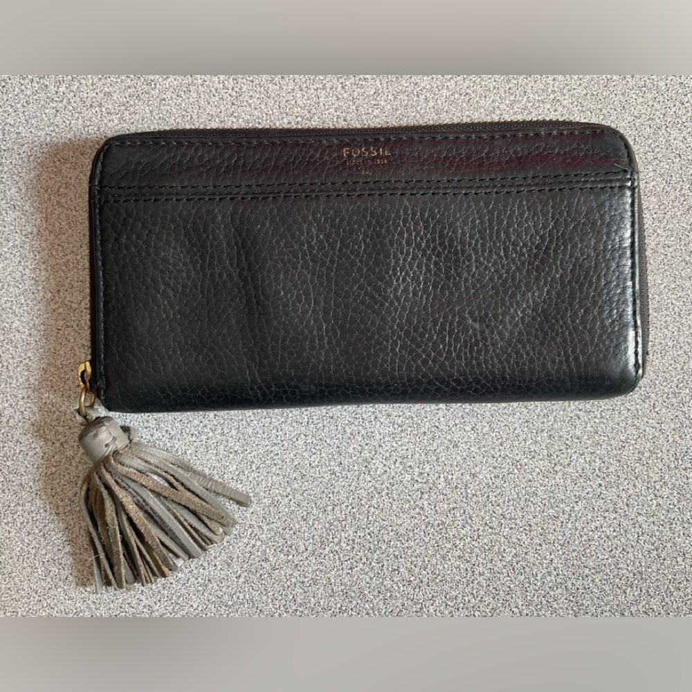 Vintage Fossil Black Leather Zip Around Wallet